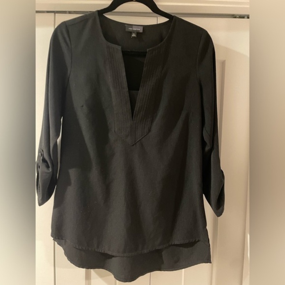 The Limited Top Women’s in Black w/button detail 3/4 sleeves